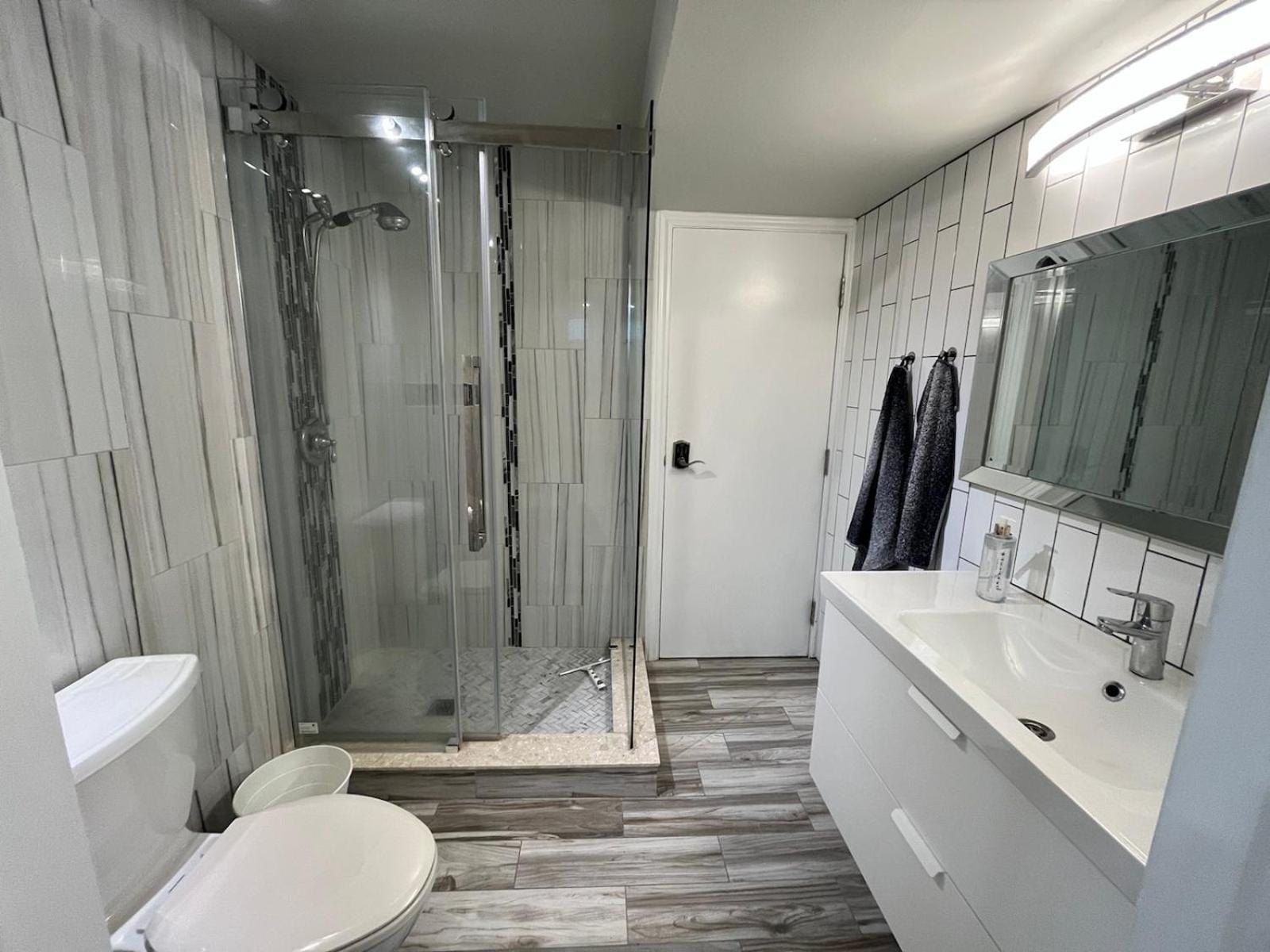 Modern Studio With Kitchenette And Bath Guelph Extérieur photo