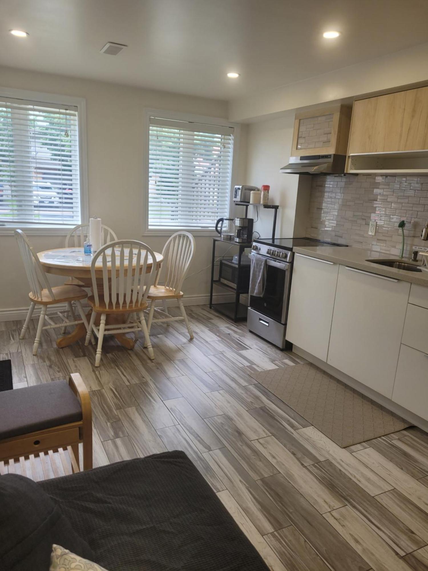 Modern Studio With Kitchenette And Bath Guelph Extérieur photo