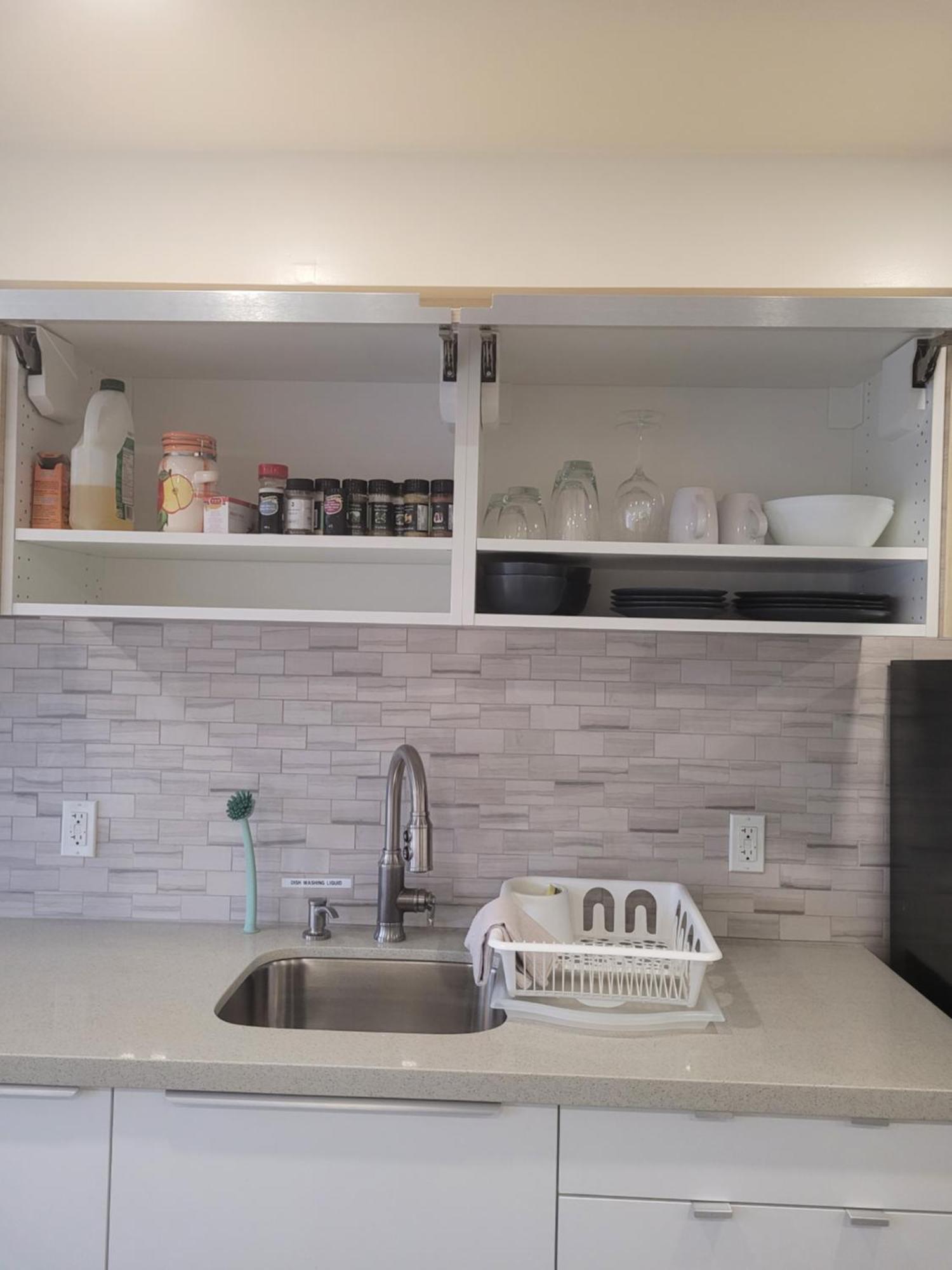 Modern Studio With Kitchenette And Bath Guelph Extérieur photo